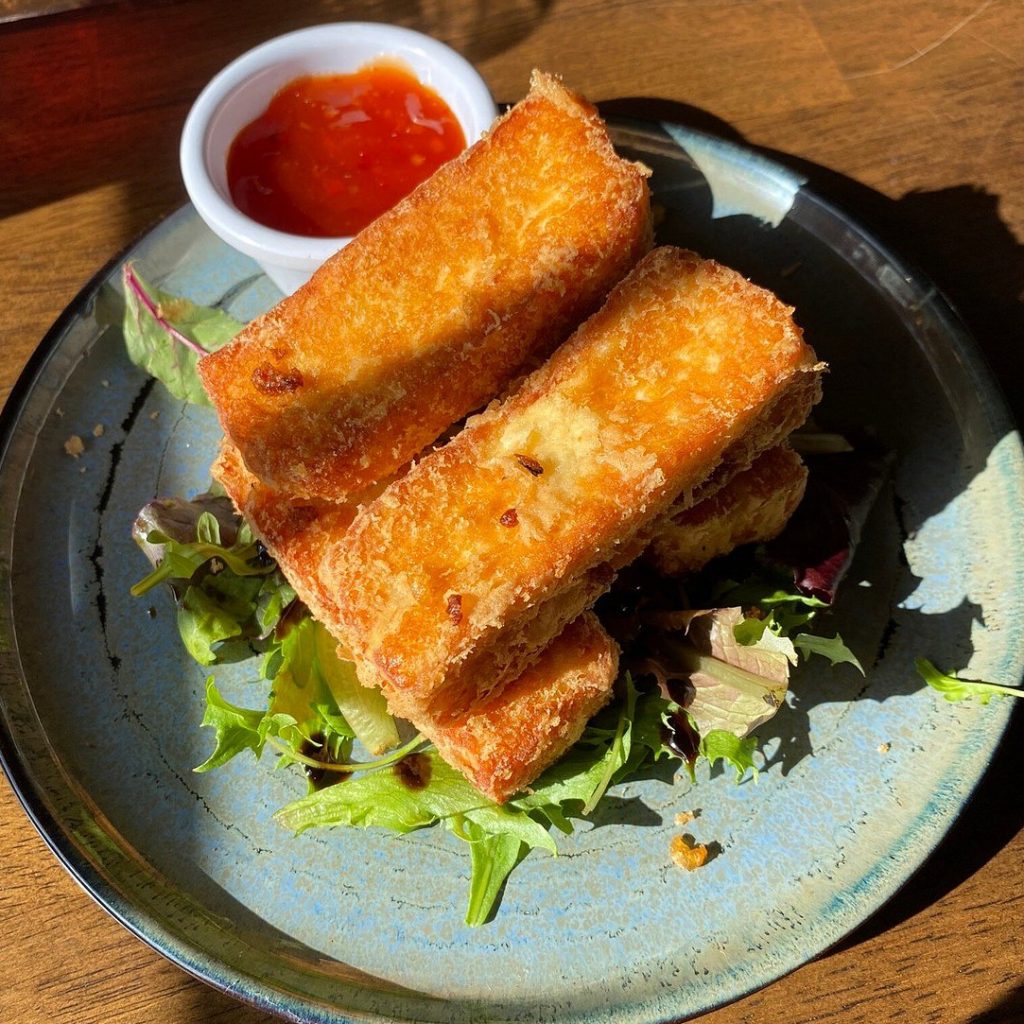 Halloumi fries on a bed of salad with a sweet chilli dip.